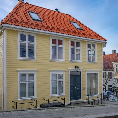 Apartment Renovated In Area *